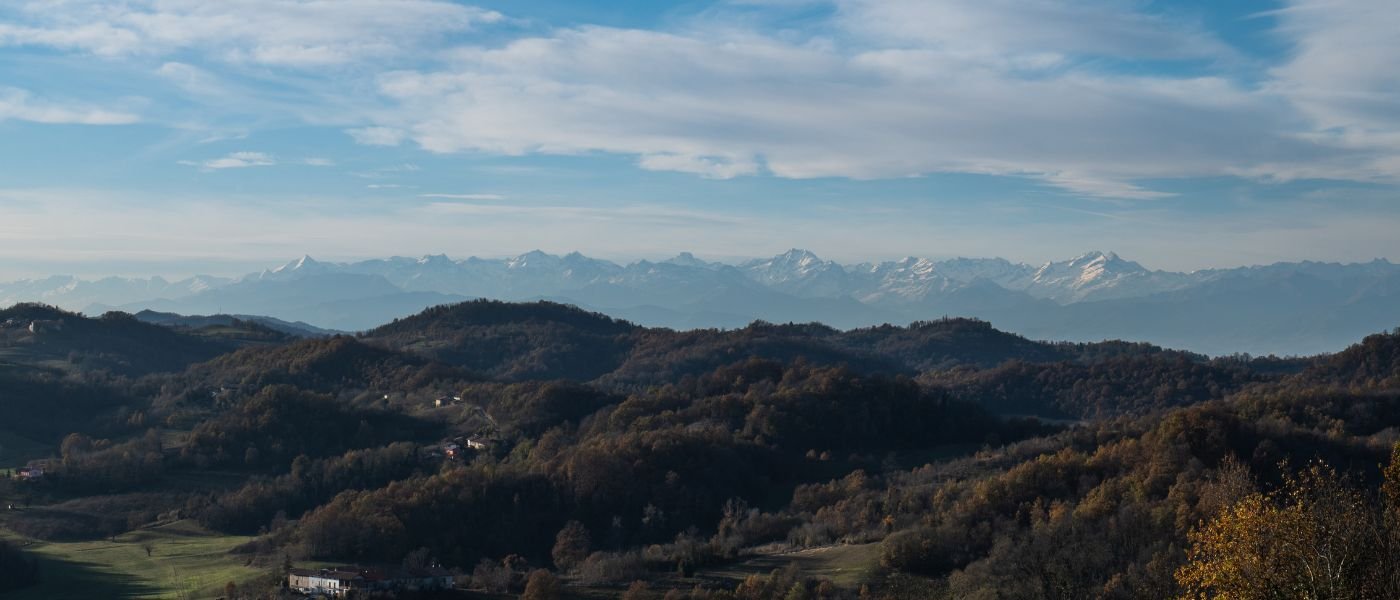 bellissimo panorama lungo un trekking in monferrato