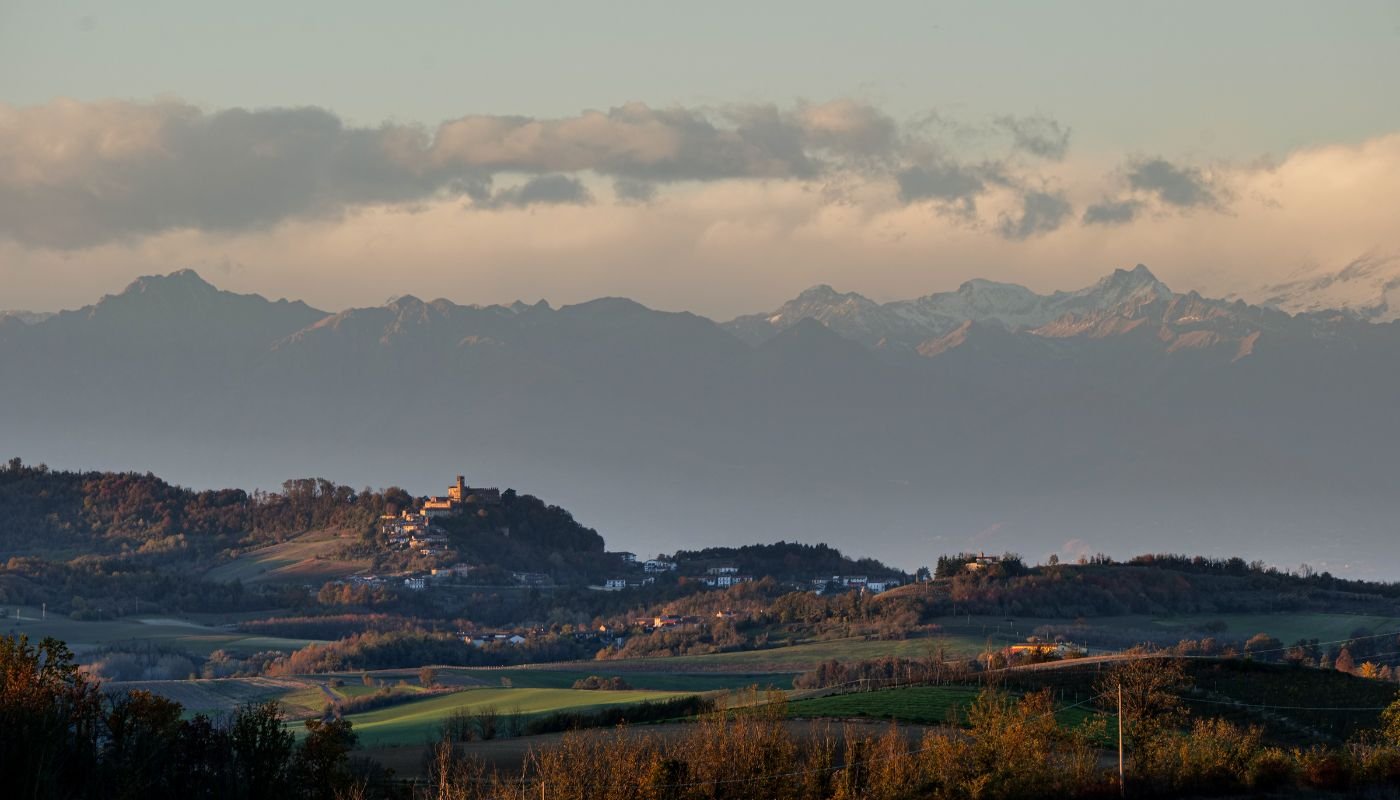 paesaggio del monferrato sul trekking dei castelli bruciati